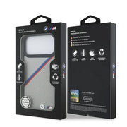 BMW iPhone 17 Pro Max Backcover Hoesje – MagSafe PU Leather Case met Tricolor Slanted Stripes & Metalen BMW Logo’s – Premium Luxe Bescherming Grijs